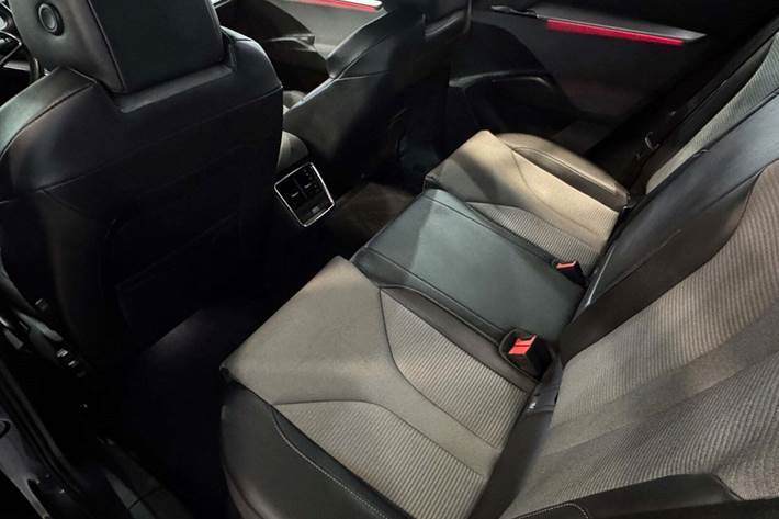 Grå Skoda Enyaq fra 2021