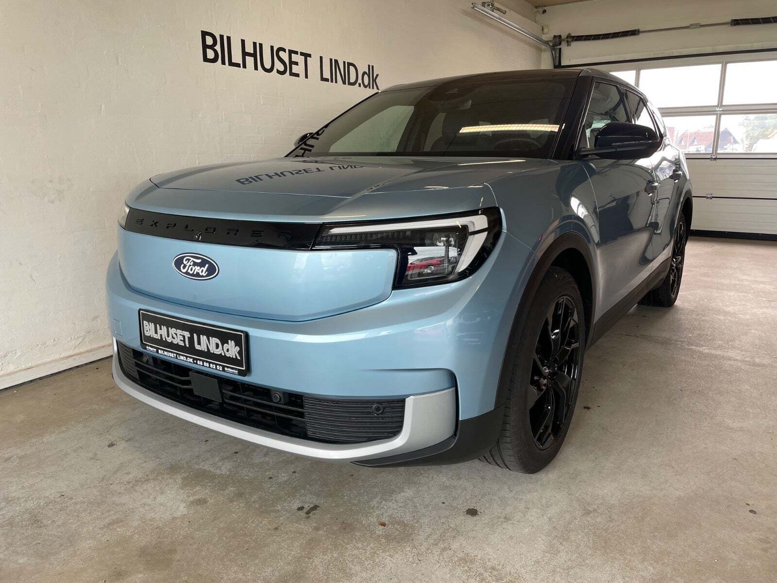 Ford Explorer 82 Premium Extended Range