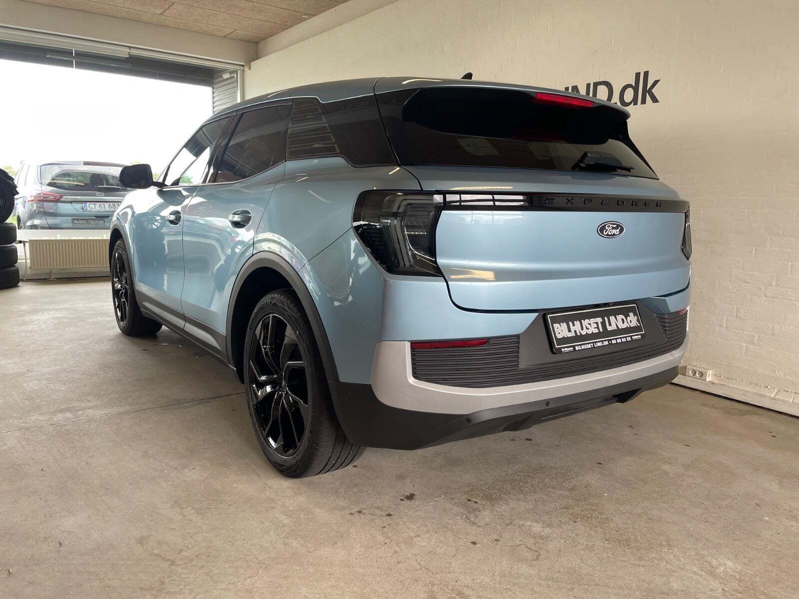 Ford Explorer 82 Premium Extended Range