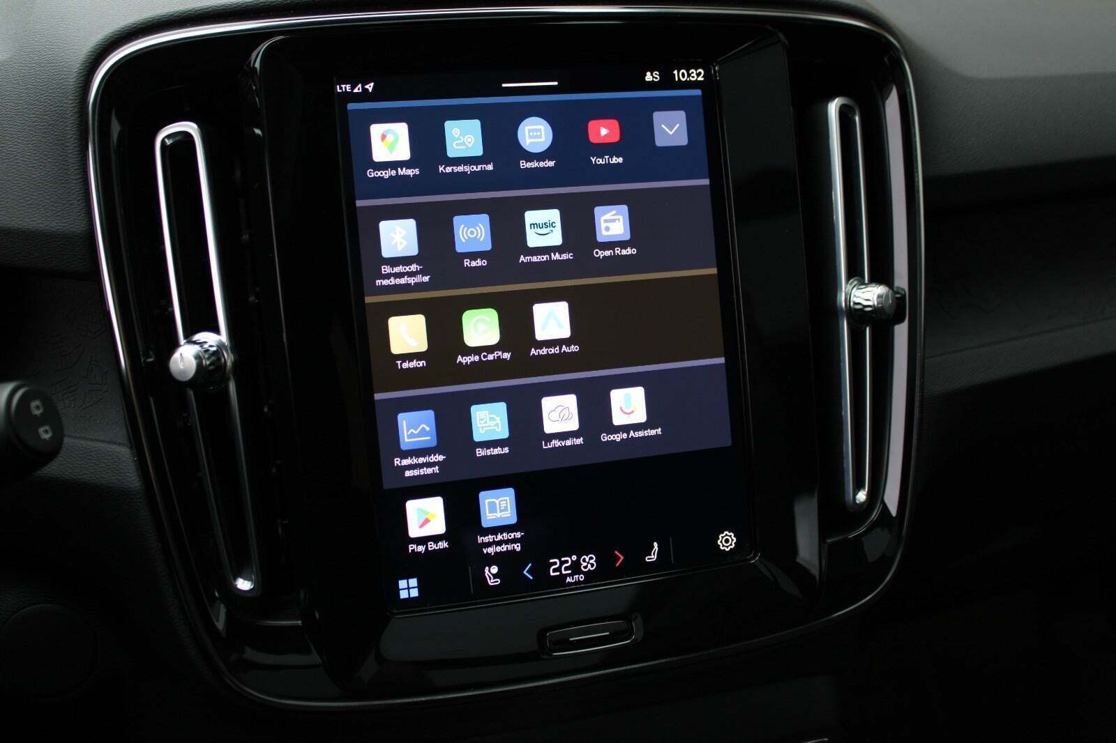 Sort Volvo XC40 fra 2023