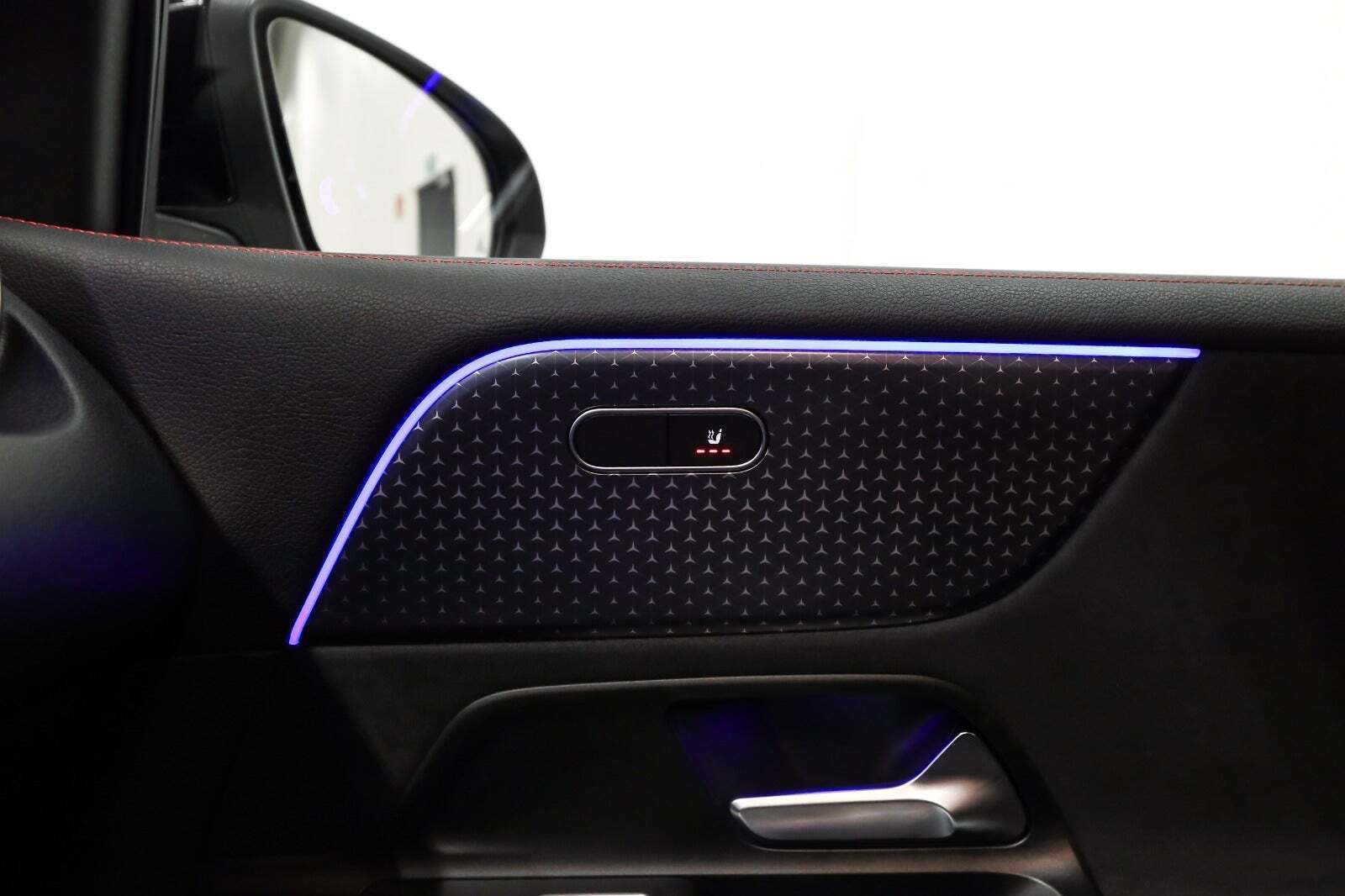 Sort Mercedes EQB250+ fra 2024