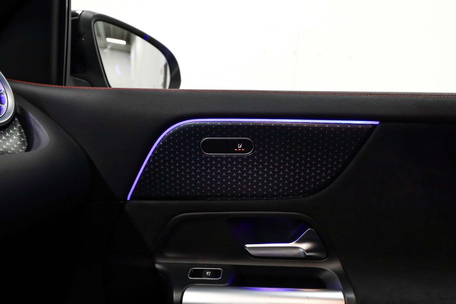 Sort Mercedes EQA350 fra 2025