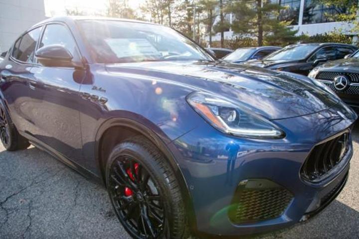 Grå Maserati Grecale fra 2020