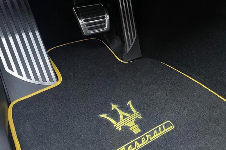 Grå Maserati Grecale fra 2020