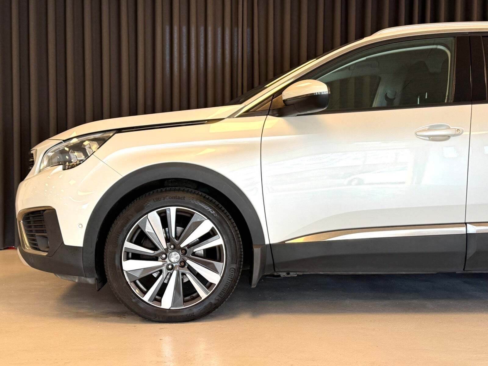 Hvid Peugeot 5008 fra 2017