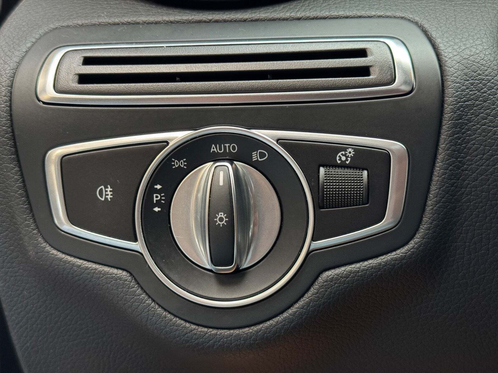 Sort Mercedes C300 d fra 2019