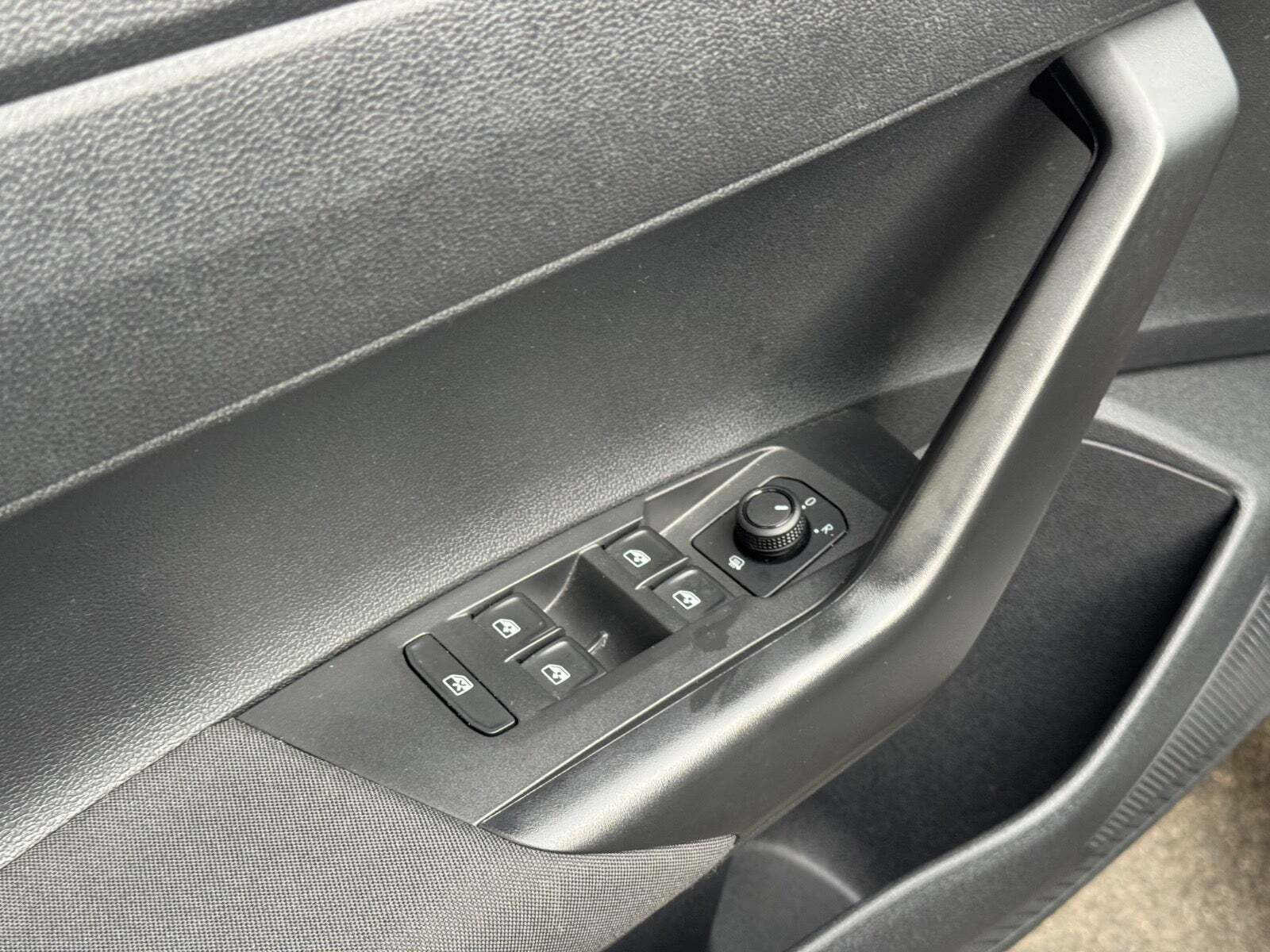 Grå VW Polo fra 2020