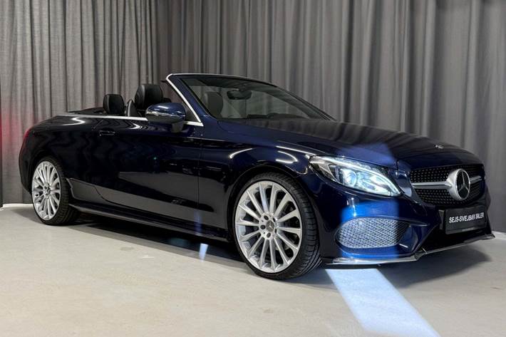 Blå Mercedes C200 fra 2017 set udefra