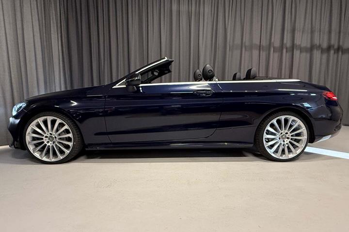 Blå Mercedes C200 fra 2017