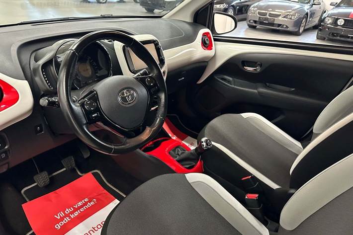 Hvid Toyota Aygo fra 2016