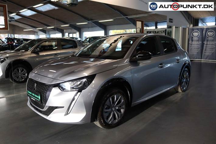 Grå Peugeot e-208 fra 2022 set udefra