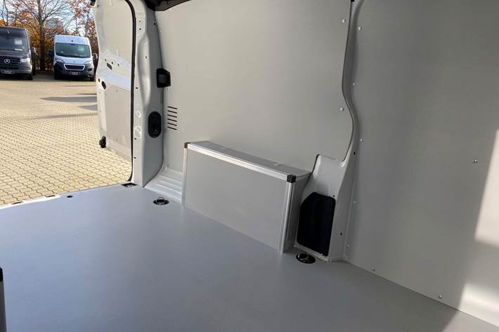 Hvid Opel Vivaro-e fra 2023