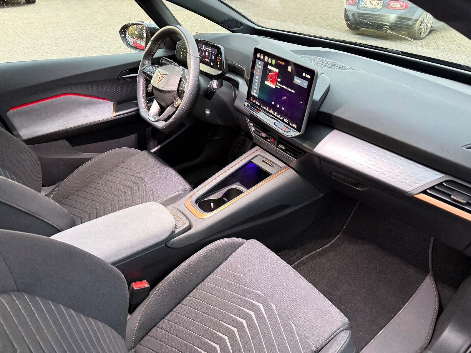 Blå Cupra Born fra 2025