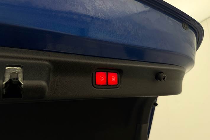 Blå Mercedes EQE 350+ fra 2022