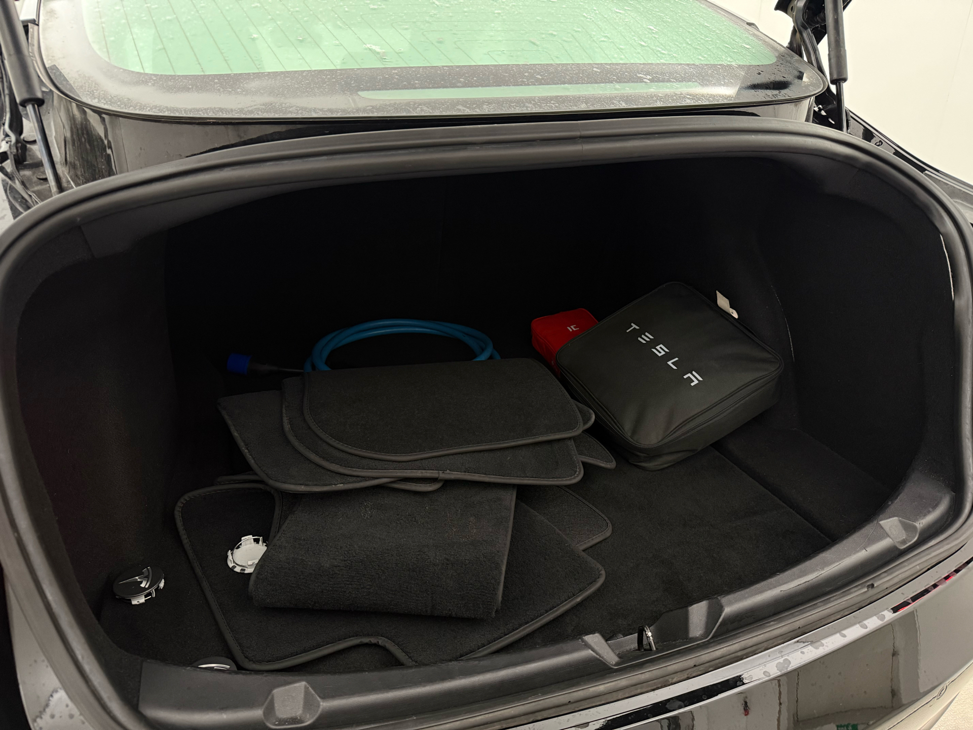 Sort Tesla Model 3 fra 2019