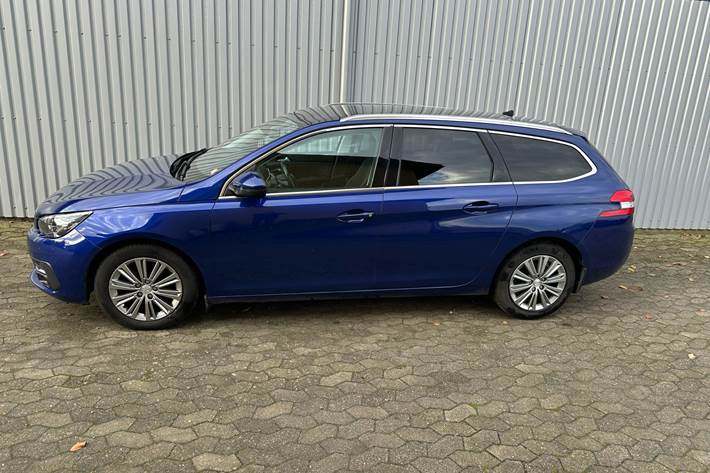 Blå Peugeot 308 fra 2019