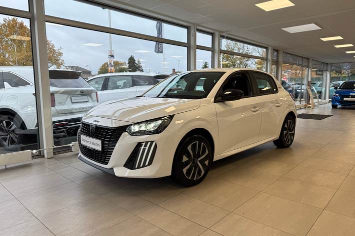 Hvid Peugeot e-208 fra 2025 set udefra