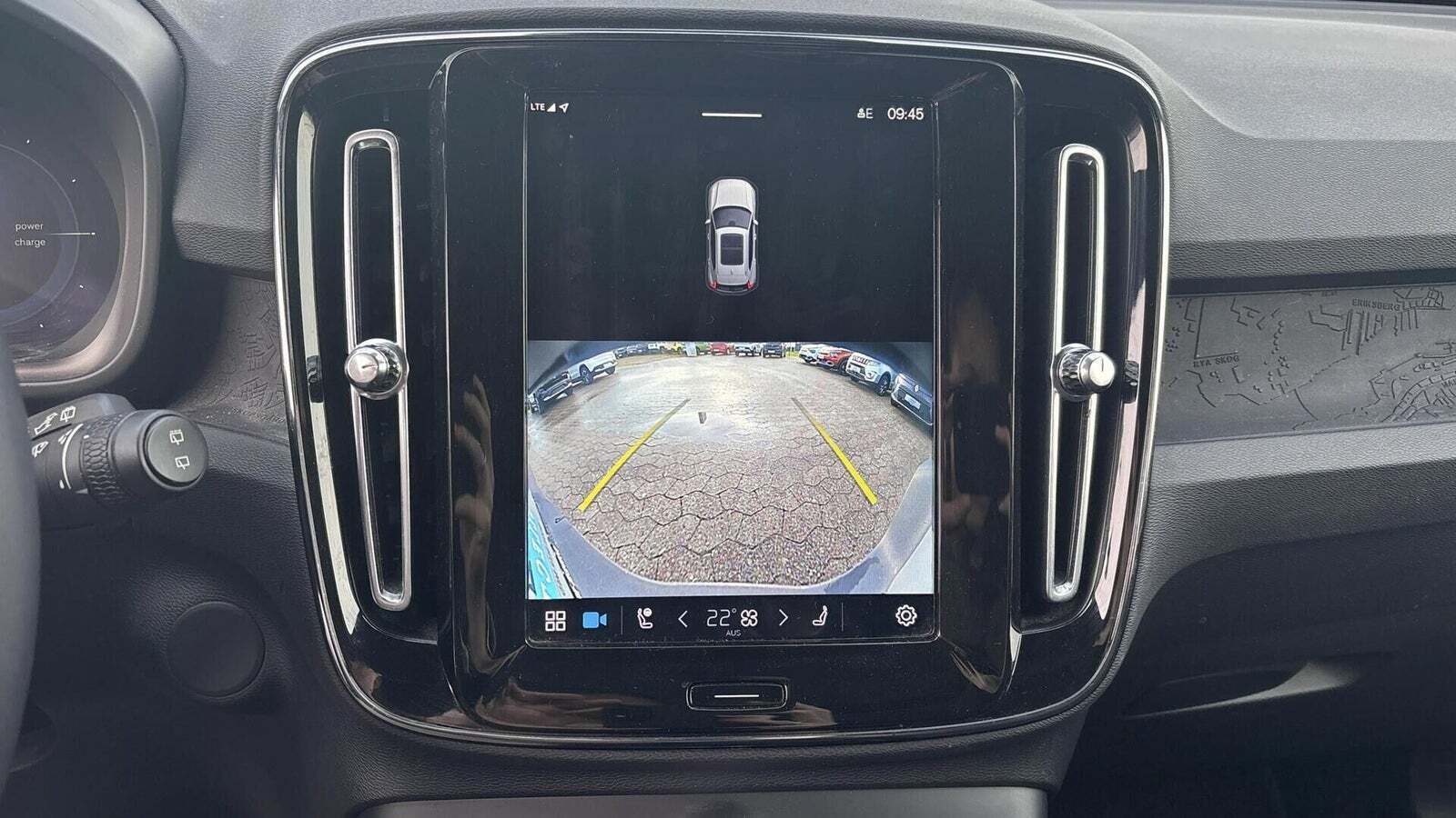 Blå Volvo XC40 fra 2023