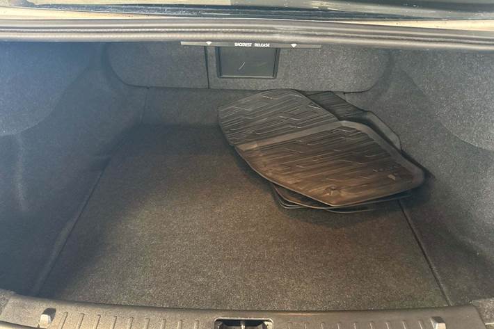 Sølv Volvo S60 fra 2010 set indefra