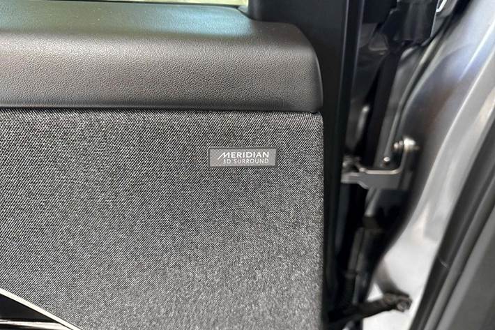 Grå Land Rover Range Rover sport fra 2025