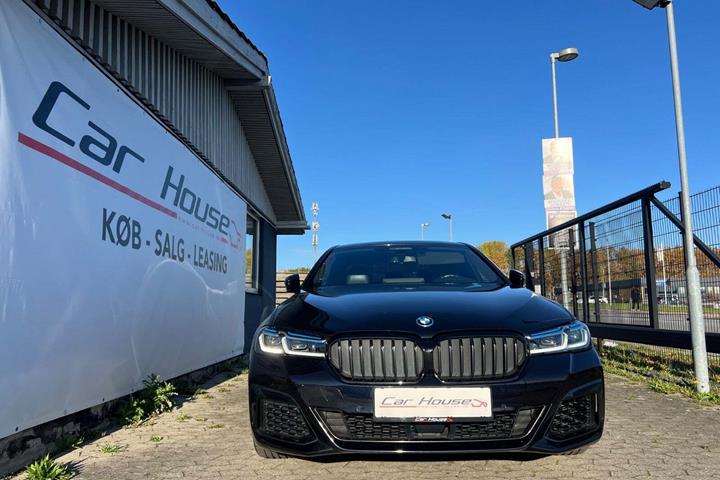 Sort BMW 530e fra 2022