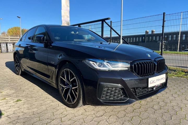 Sort BMW 530e fra 2022