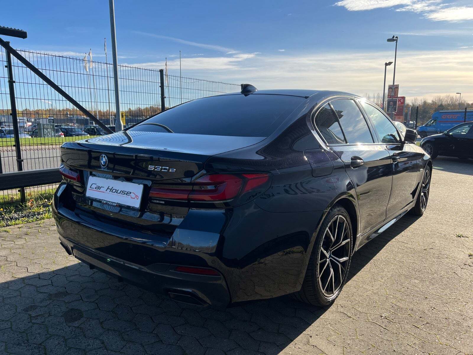 Sort BMW 530e fra 2022