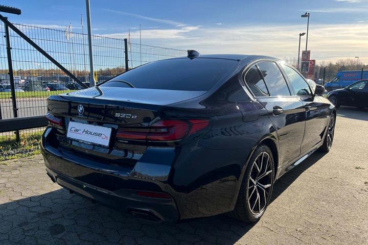 Sort BMW 530e fra 2022