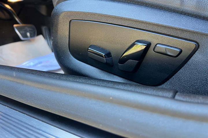 Sort BMW 530e fra 2022