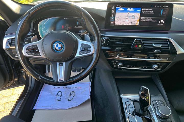 Sort BMW 530e fra 2022