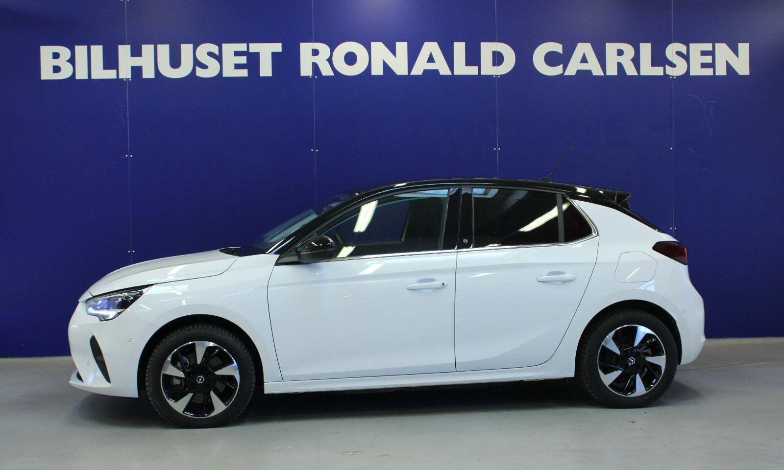 Hvid Opel Corsa-e fra 2023