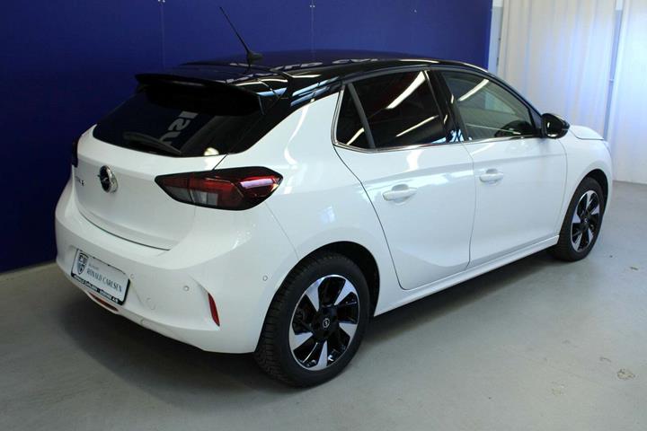 Hvid Opel Corsa-e fra 2023