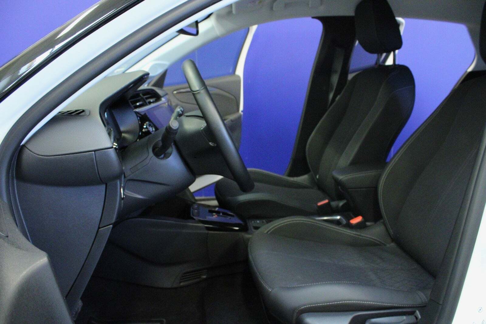 Hvid Opel Corsa-e fra 2023