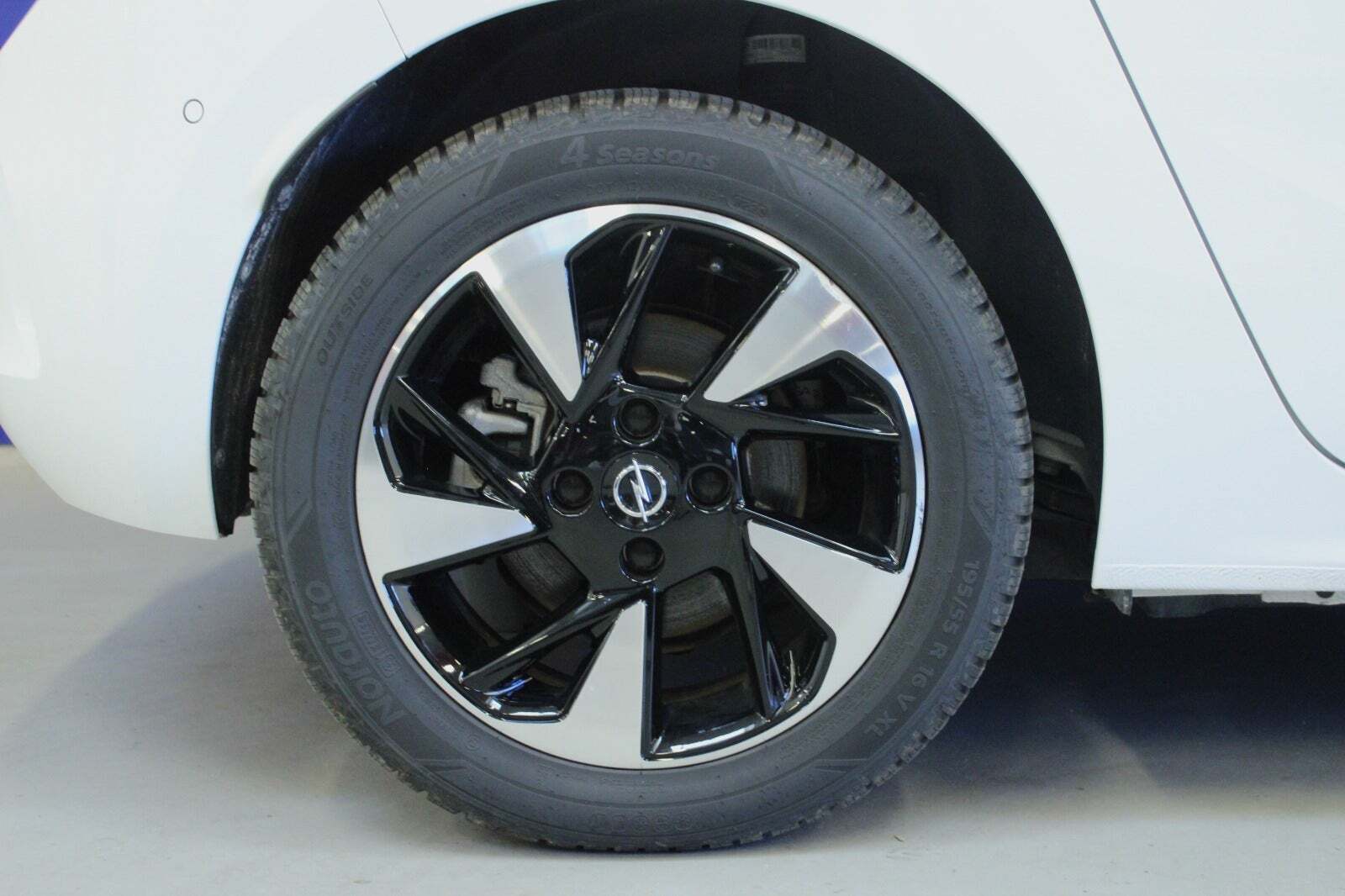 Hvid Opel Corsa-e fra 2023