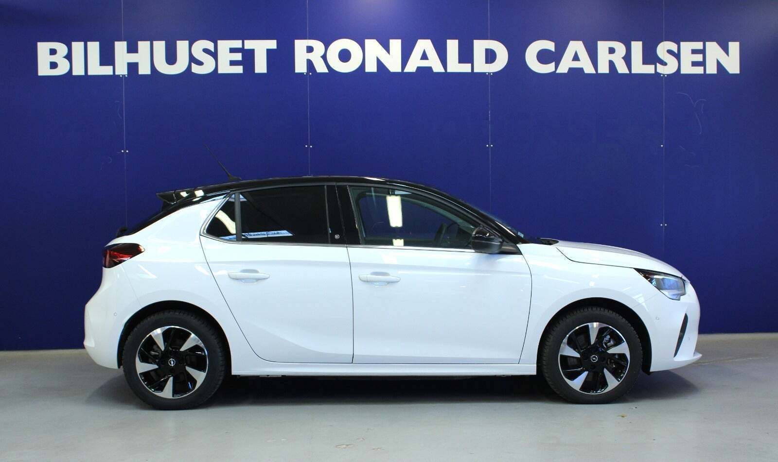 Hvid Opel Corsa-e fra 2023
