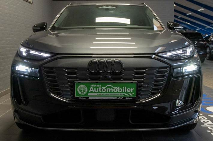 Grå Audi Q6 e-tron fra 2025