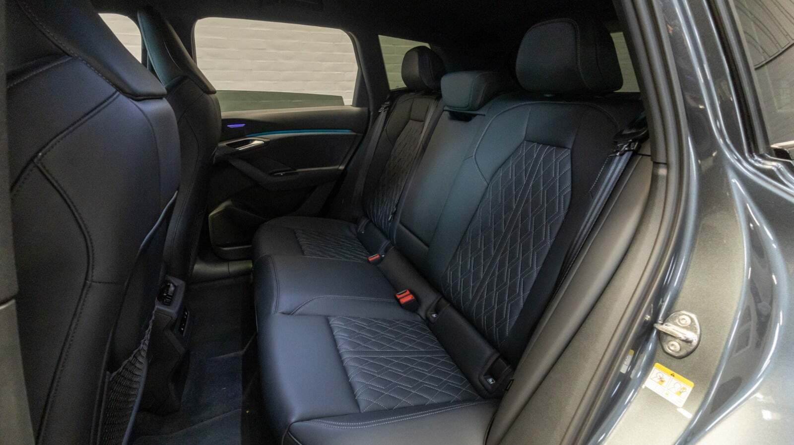 Grå Audi Q6 e-tron fra 2025