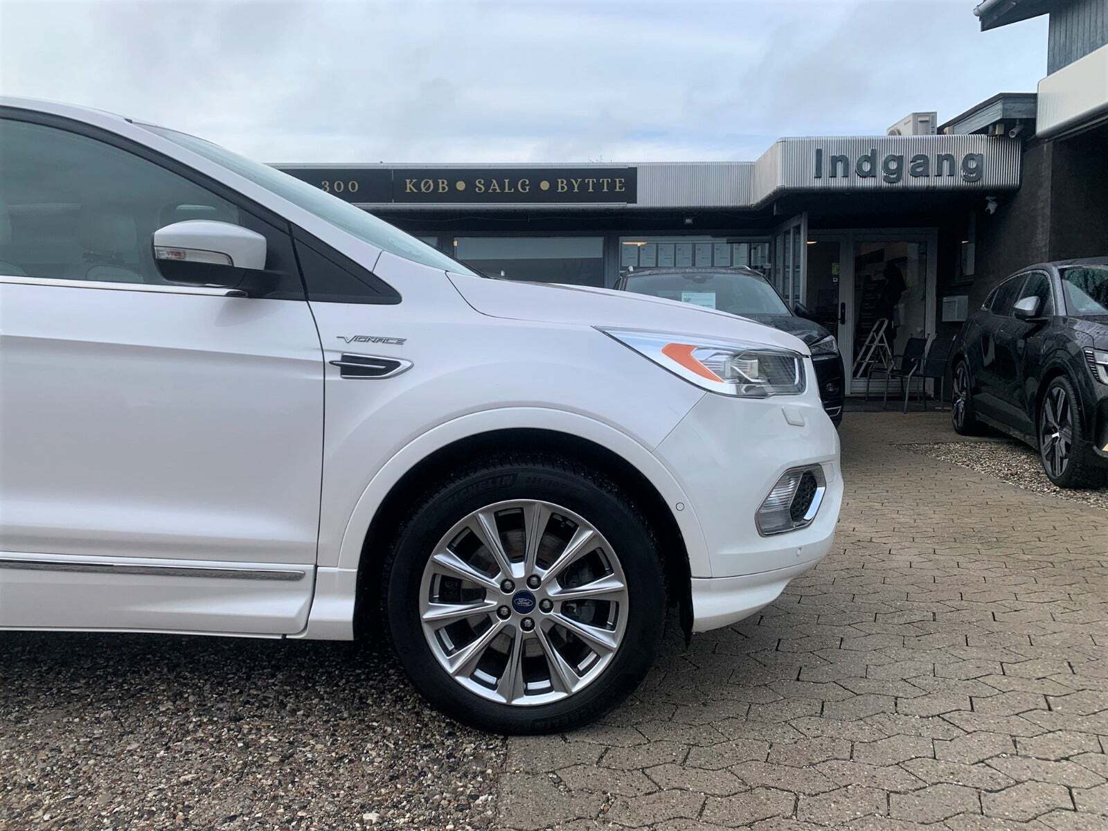 Hvid Ford Kuga fra 2017