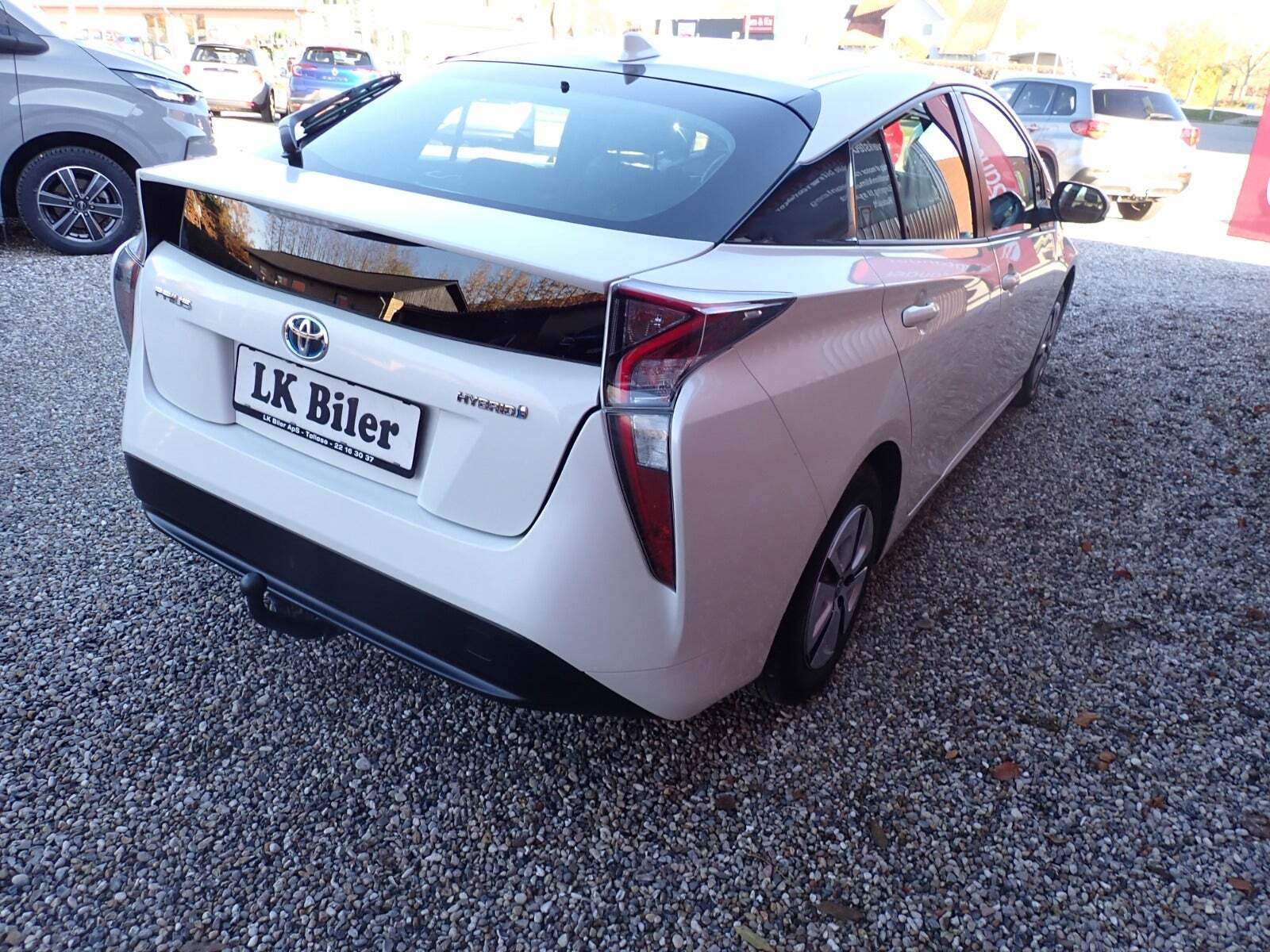 Hvid Toyota Prius fra 2018