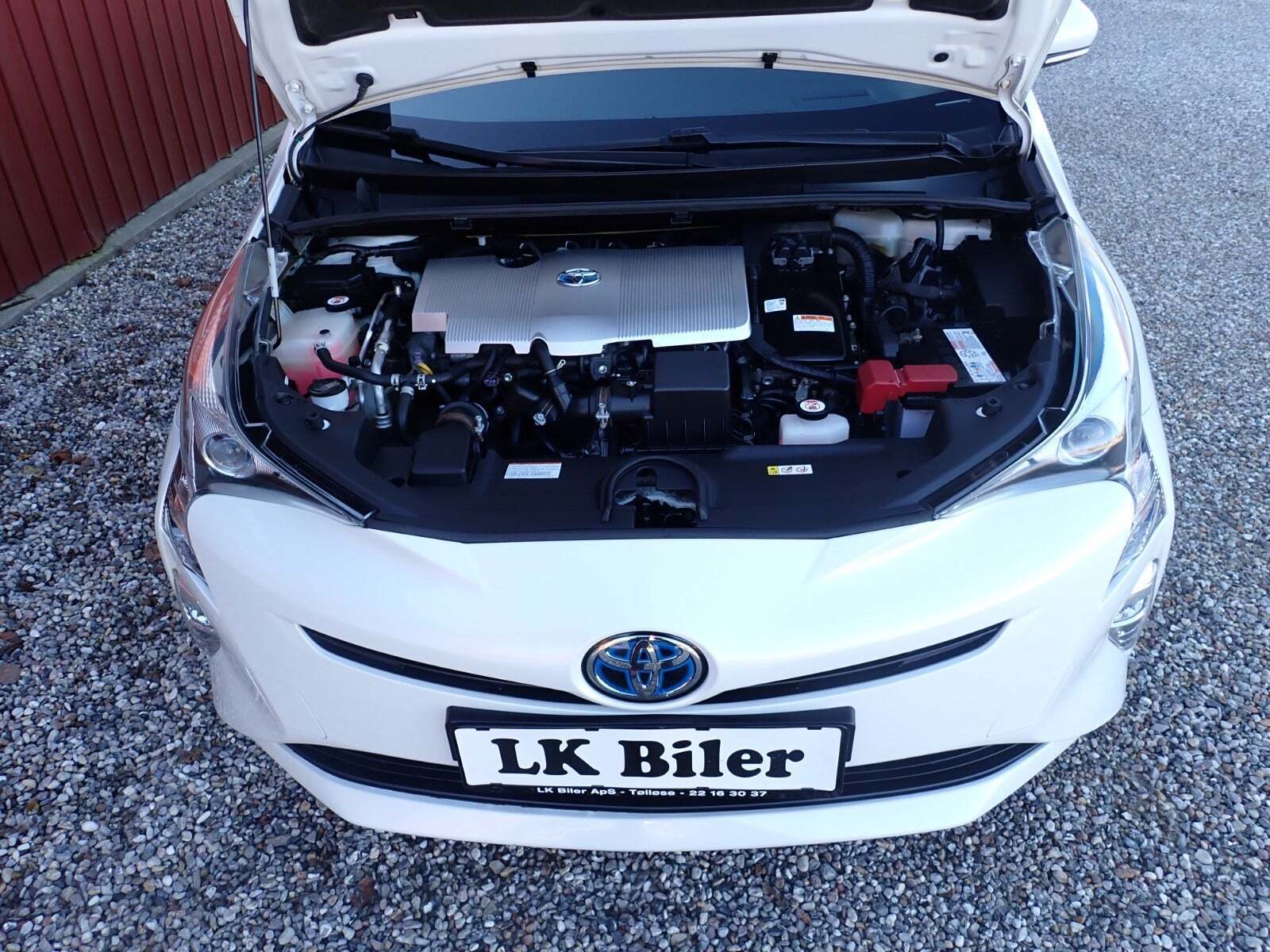 Hvid Toyota Prius fra 2018