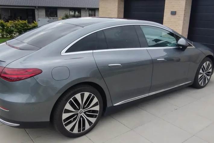 Grå Mercedes EQE 350+ fra 2022