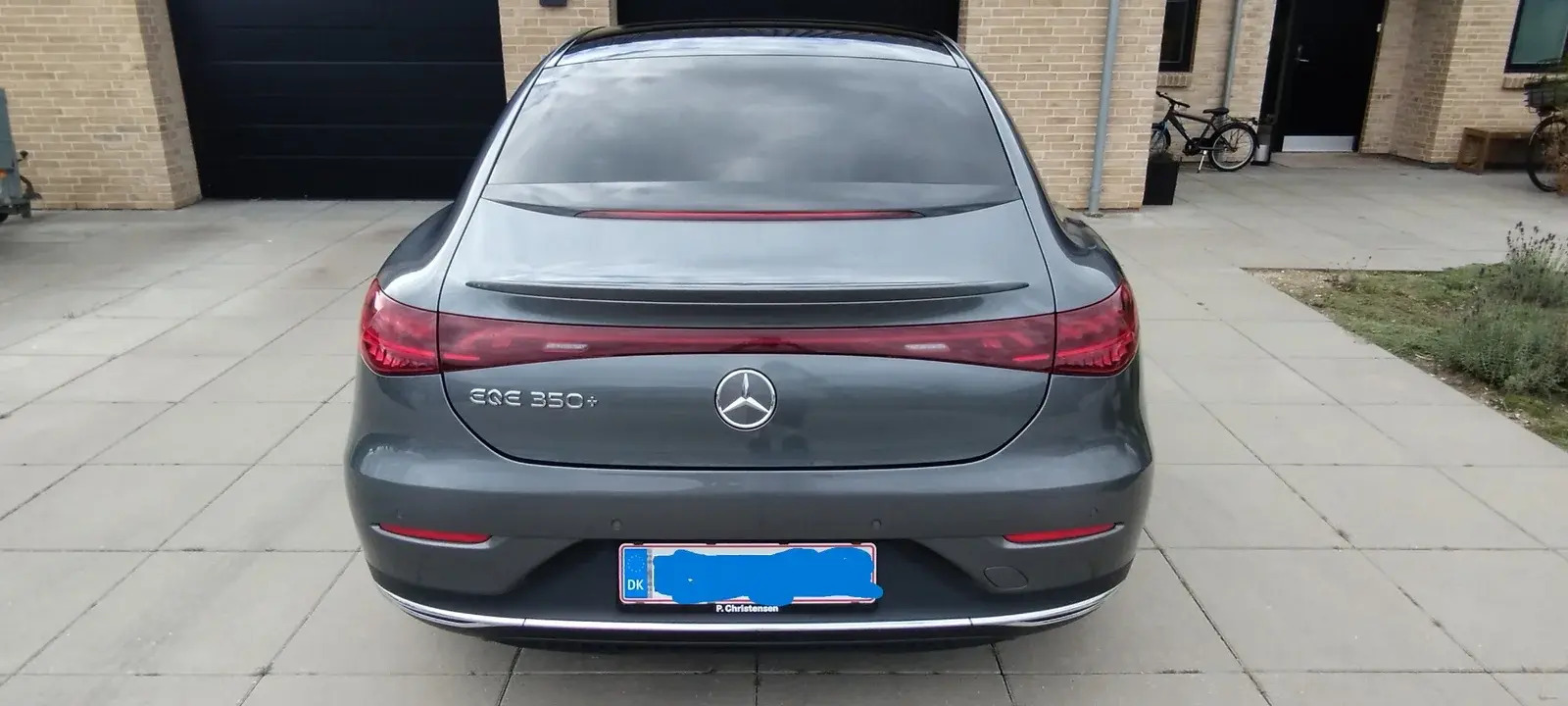 Grå Mercedes EQE 350+ fra 2022