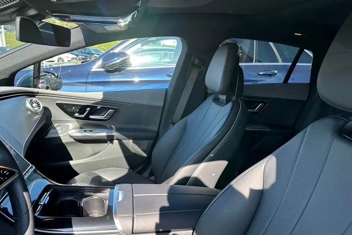 Grå Mercedes EQE 350+ fra 2022