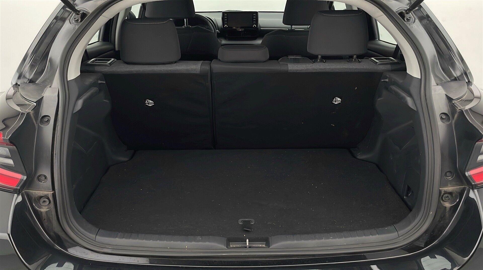 Sort Toyota Yaris fra 2022