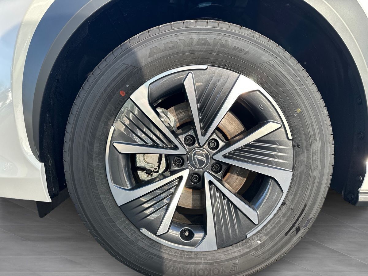 Hvid Lexus RZ fra 2025