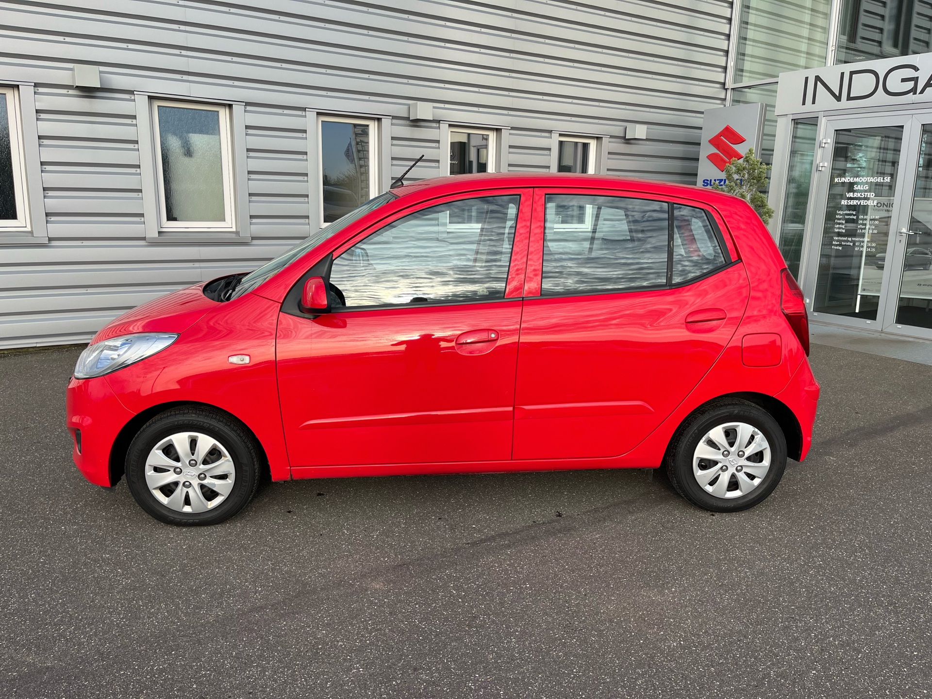 Rød Hyundai i10 fra 2011