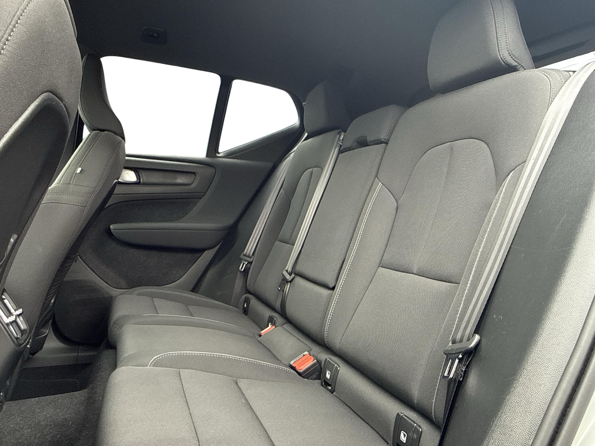 Grå Volvo EX40 fra 2025