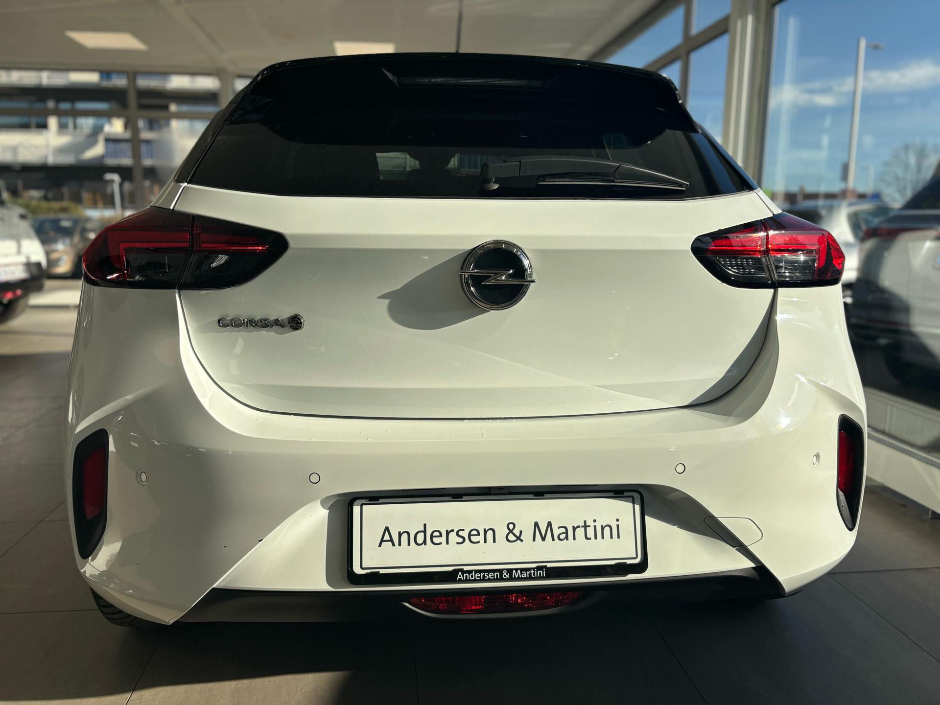 Hvid Opel Corsa-e fra 2023