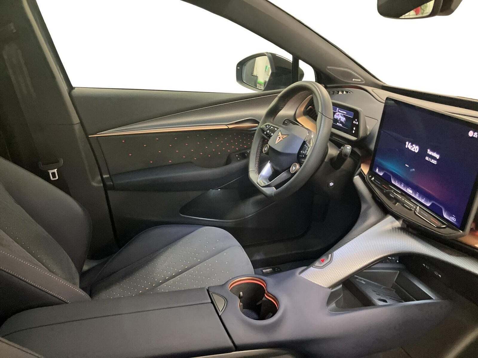 Blå Cupra Tavascan fra 2025