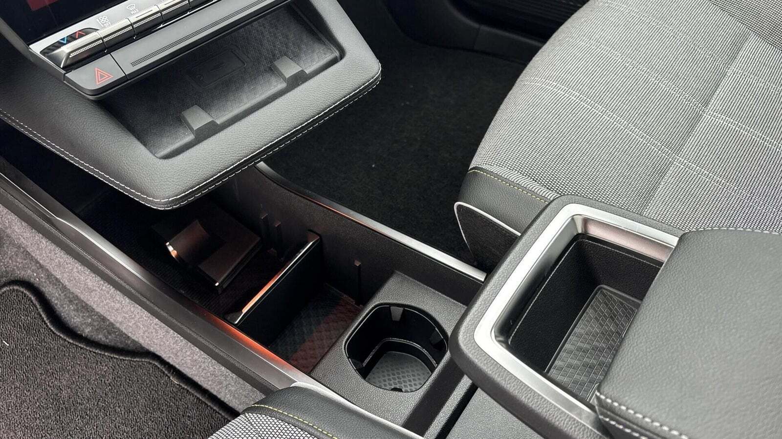 Grå Renault Scenic E-Tech fra 2024